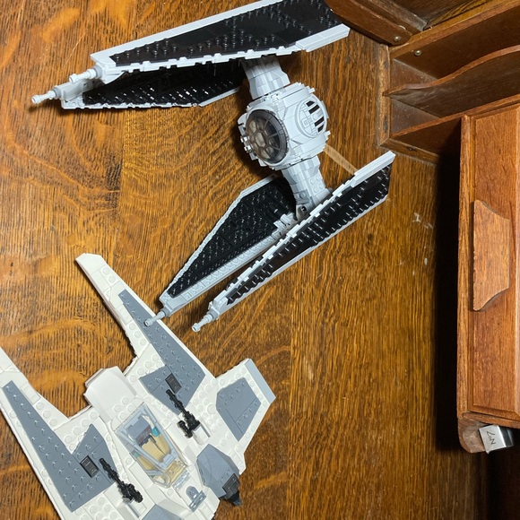 Lego lot. 50 sets plus. Over 3500.00 in retail cost. Complete with box and manua - Picture 15 of 16